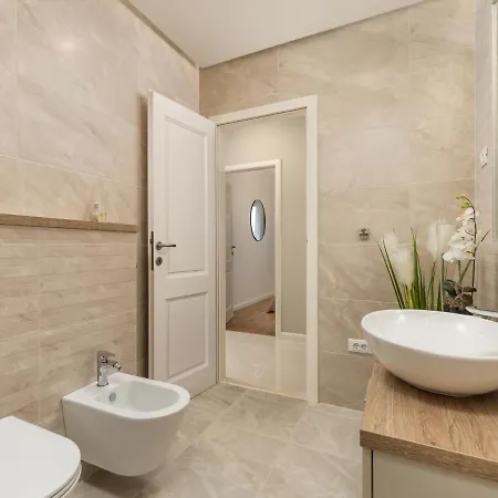 Makvic - Mod310 By Interhome