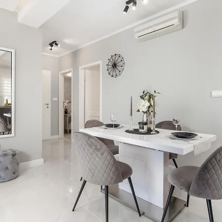 Holiday home Makvic - Mod310 By Interhome